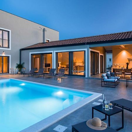 Villa & Jardin - Luxury Villa With Swimming Pool Vrh  Ngoại thất bức ảnh
