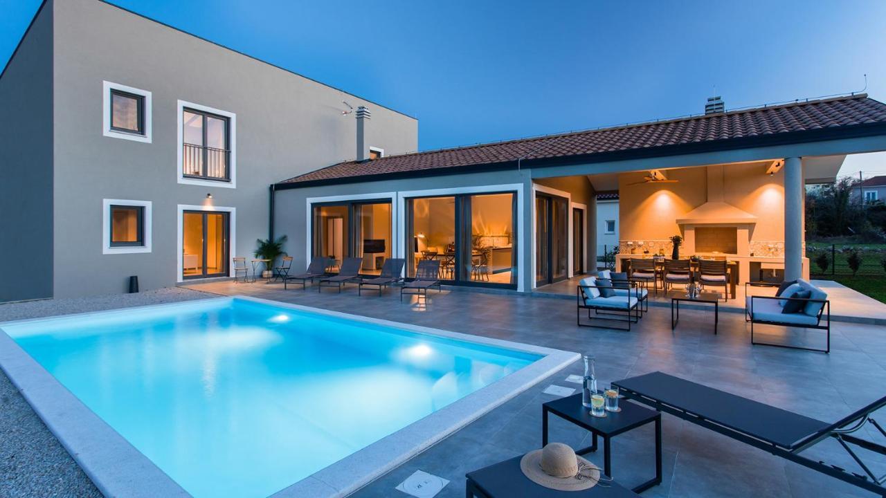 Villa & Jardin - Luxury Villa With Swimming Pool Vrh  Ngoại thất bức ảnh