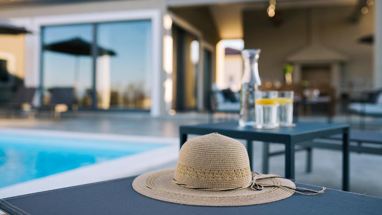 Villa & Jardin - Luxury Villa With Swimming Pool Vrh  Ngoại thất bức ảnh